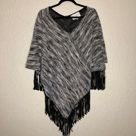 Two by Vince Camuto Black and White Fringe Poncho Sweater Size S/M - Picture 1 of 8